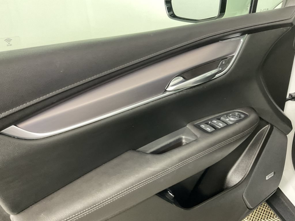 Used 2022 Cadillac XT5 Luxury AWD/4WD image 16
