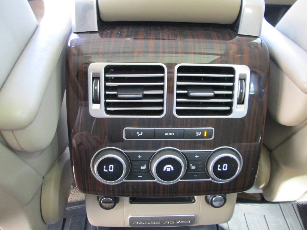 Used 2016 Land Rover Range Rover Supercharged image 12