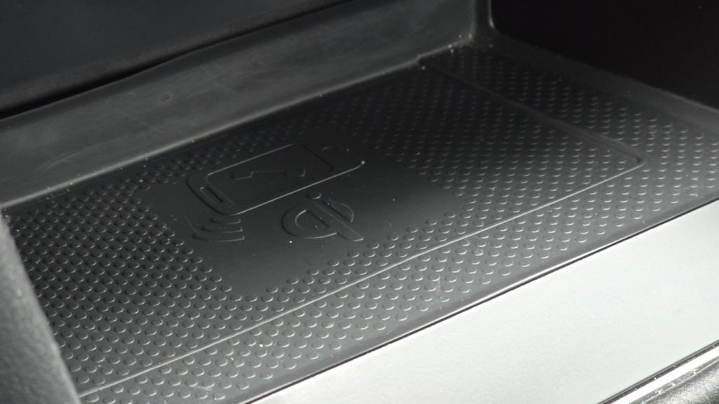 Used 2022 Volkswagen Taos SE w/ Panoramic Sunroof Package image 9