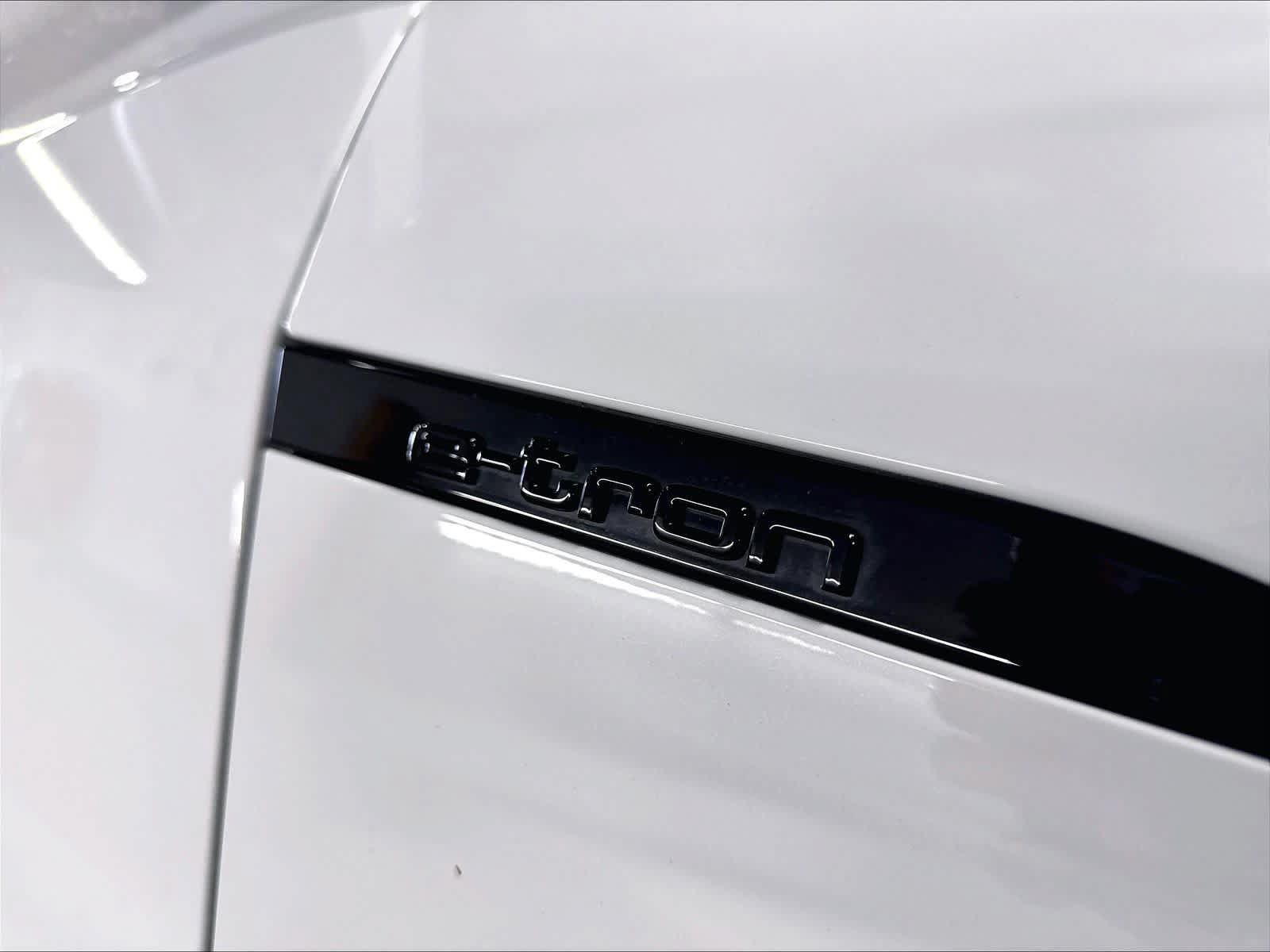 Used 2024 Audi Q8 e-tron Premium Plus AWD/4WD image 35