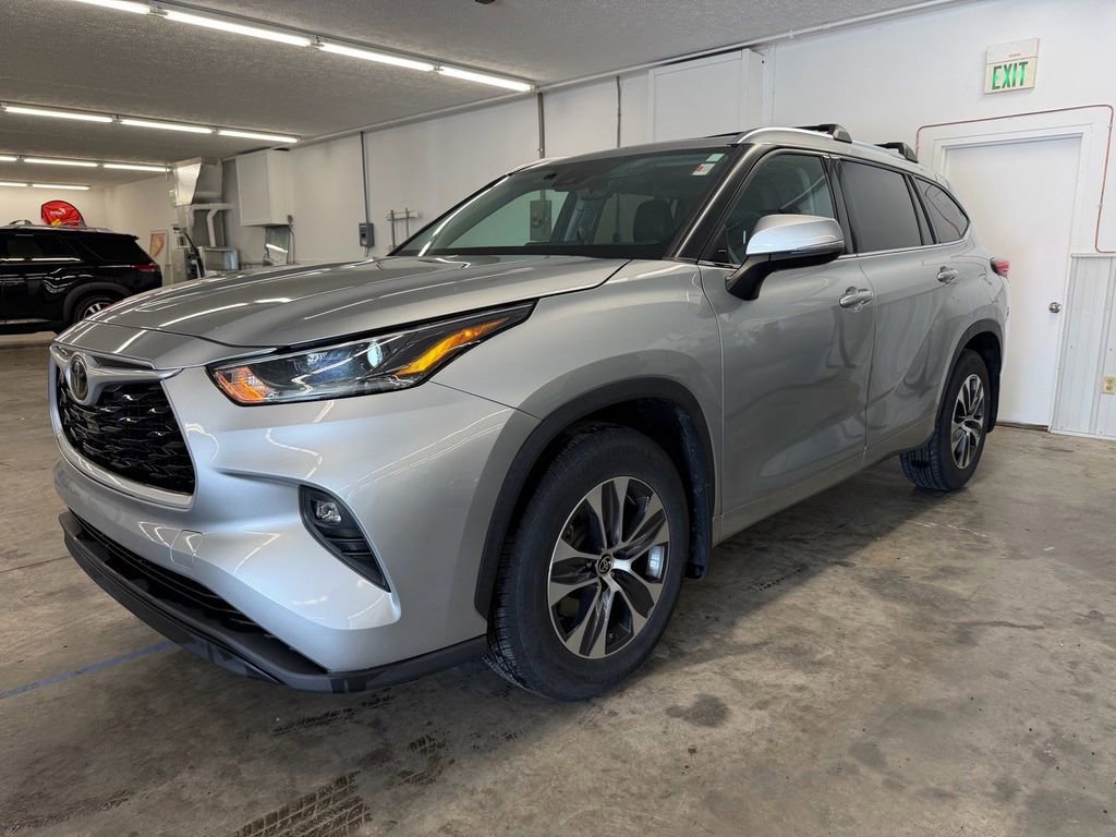 Used 2021 Toyota Highlander XLE