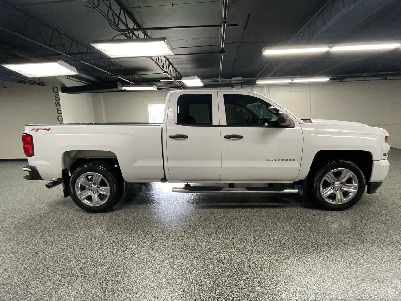 Used 2017 Chevrolet Silverado 1500 Custom w/ Custom Convenience Package AWD/4WD image 5