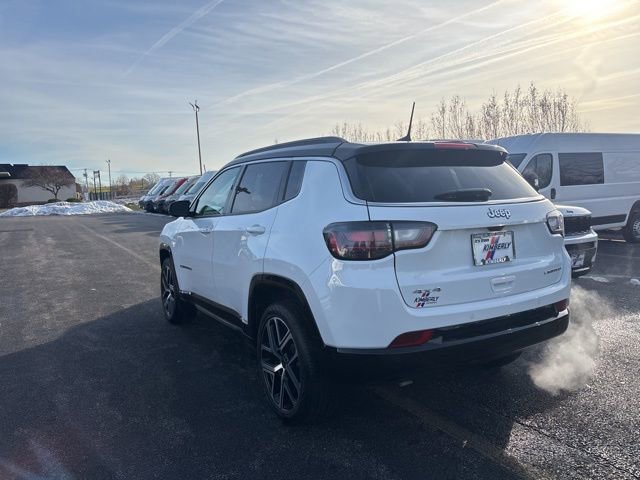 Used 2025 Jeep Compass Limited w/ Elite Group AWD/4WD image 3