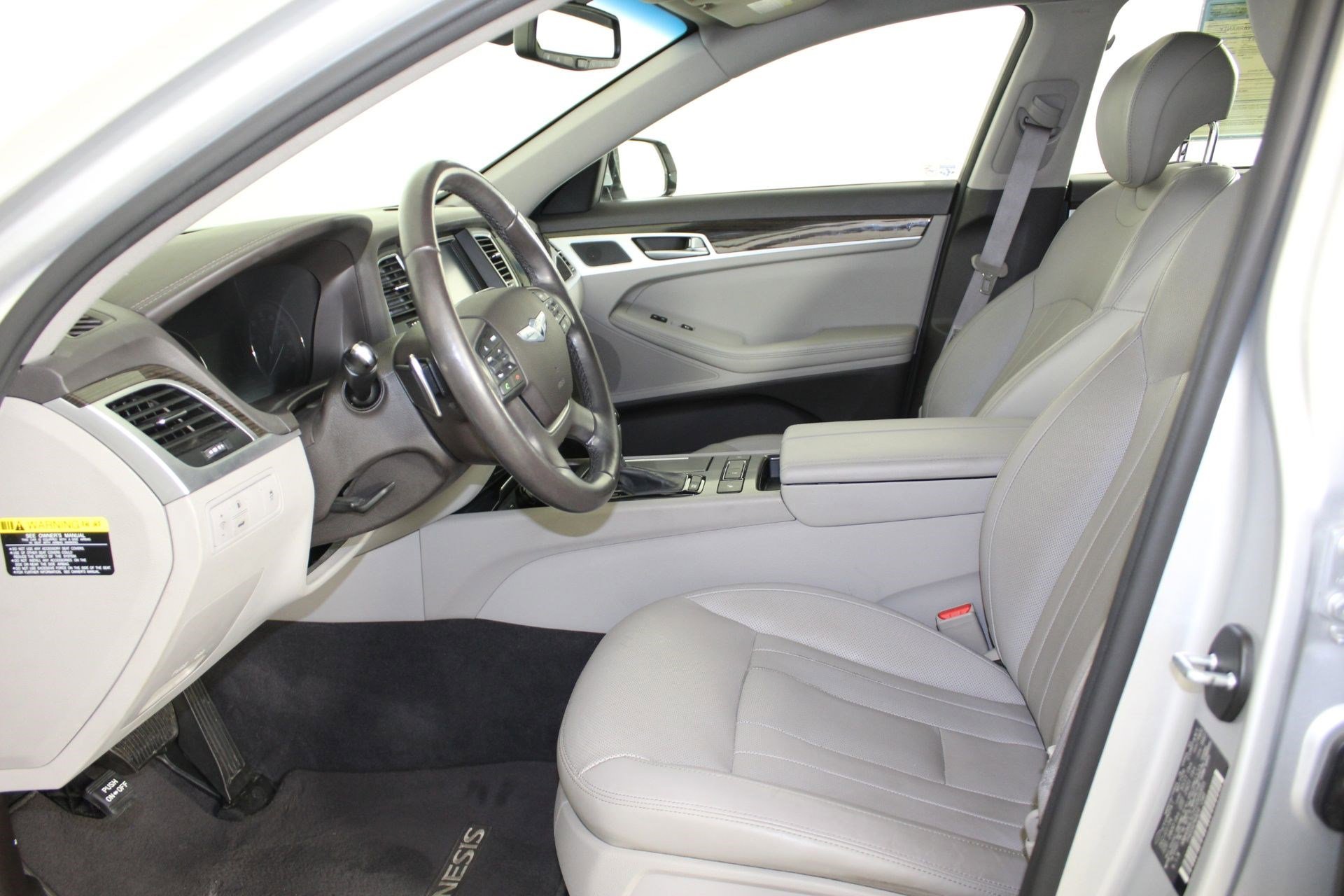 Used 2015 Hyundai Genesis 3.8 image 24