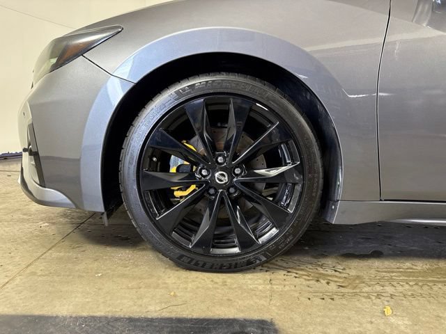Used 2020 Nissan Maxima SR w/ Sport Mat Group FWD image 11