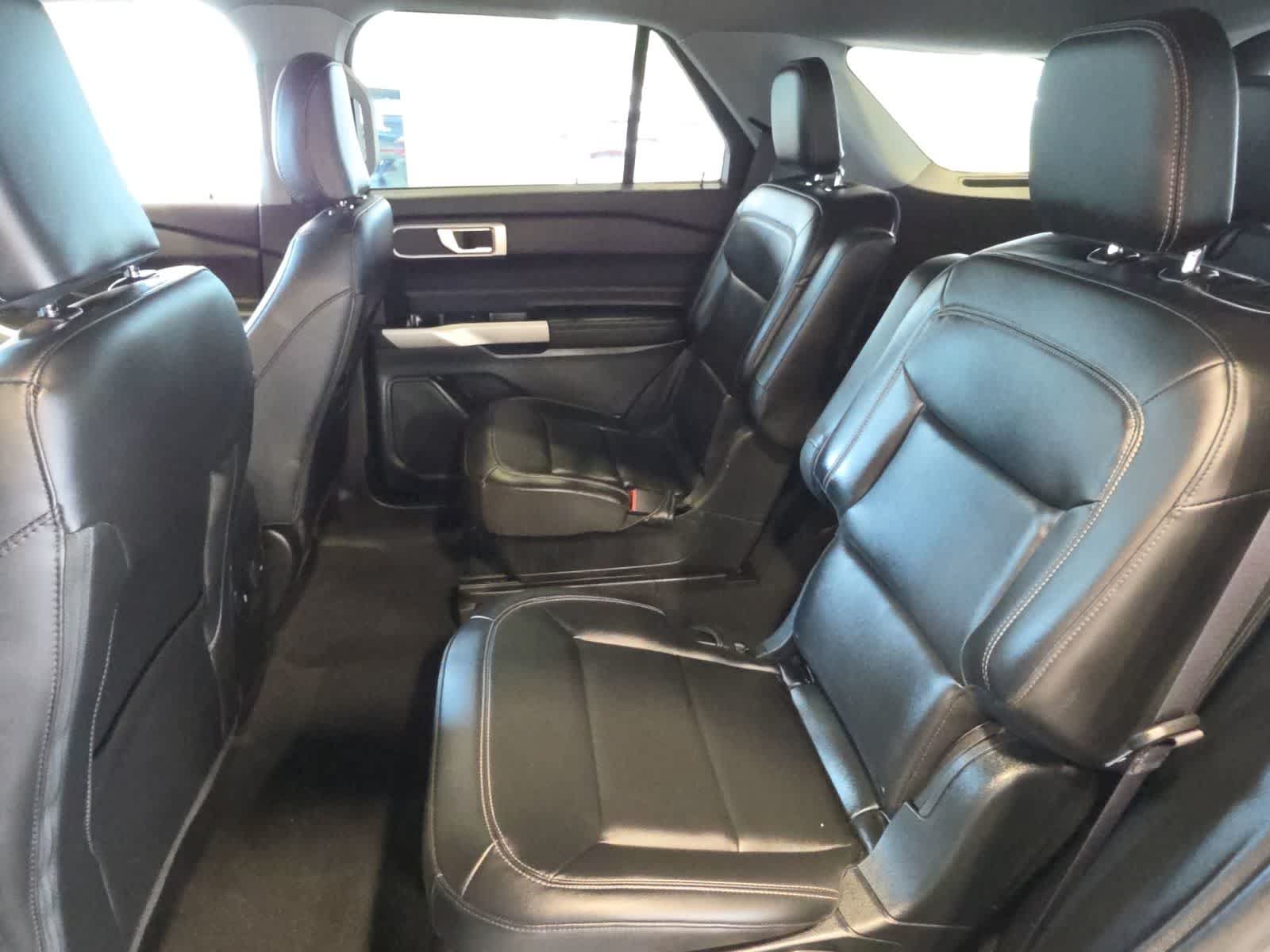Used 2024 Ford Explorer XLT w/ Equipment Group 202A AWD/4WD image 29