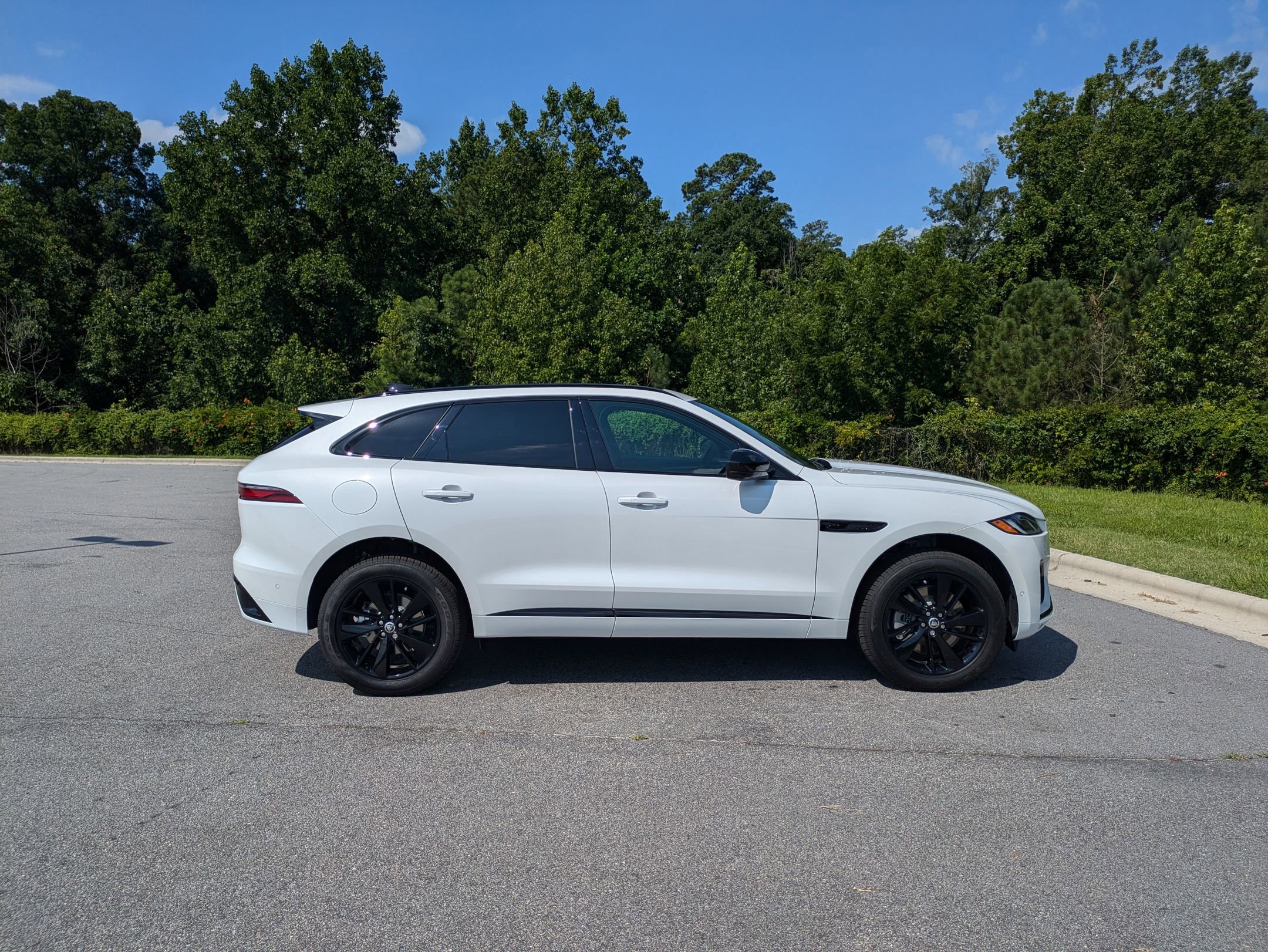 New 2026 Jaguar F-PACE R-Dynamic S image 4