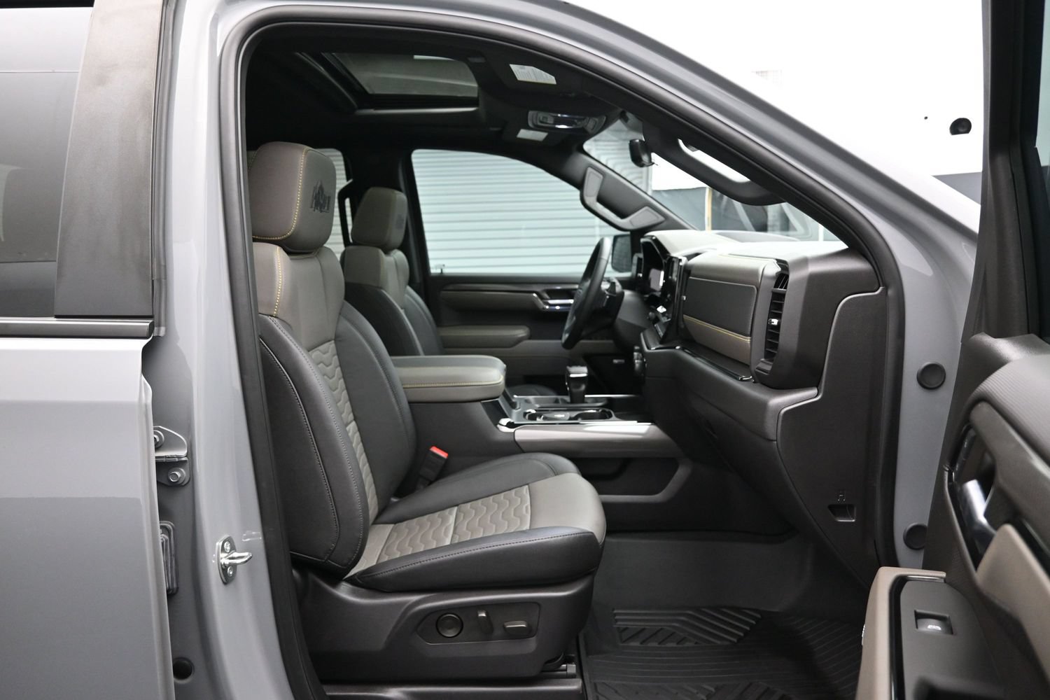 Used 2024 Chevrolet Silverado 1500 ZR2 w/ ZR2 Bison Edition AWD/4WD image 13