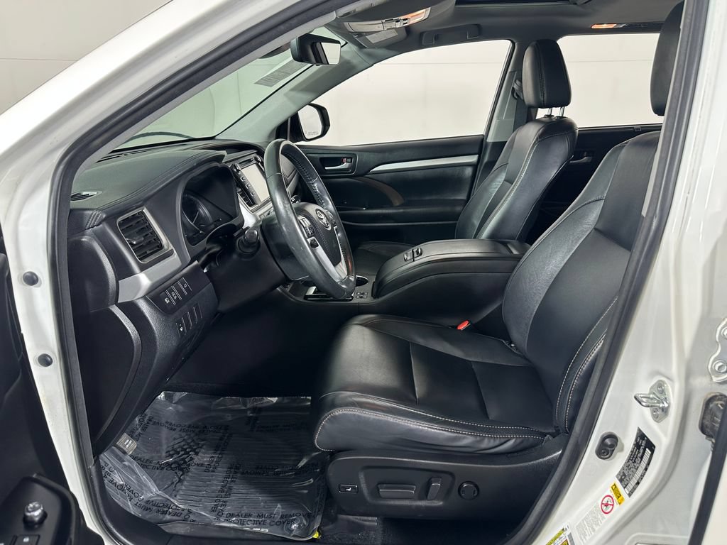 Used 2018 Toyota Highlander XLE AWD/4WD image 15