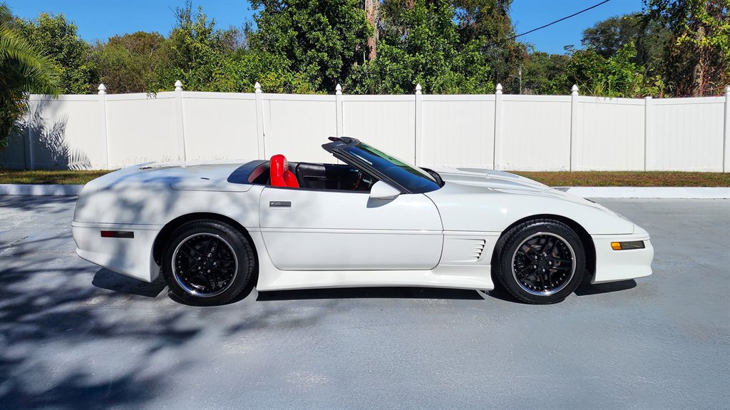 Used 1995 Chevrolet Corvette Convertible image 9