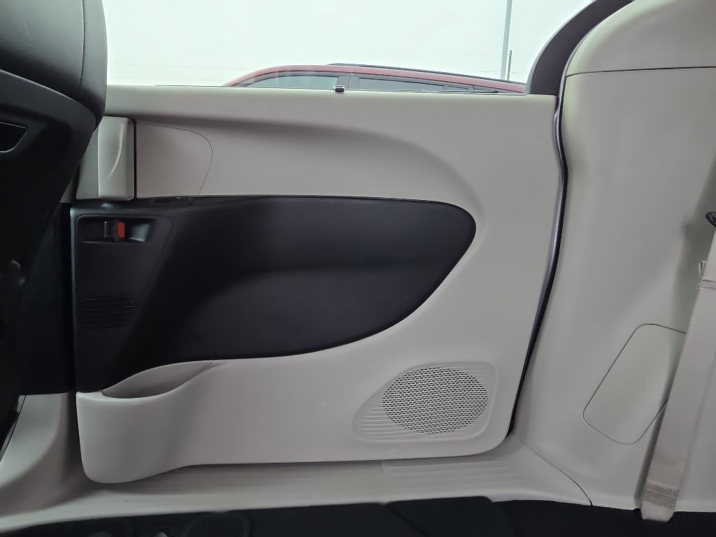Used 2024 Chrysler Pacifica Touring-L FWD image 12