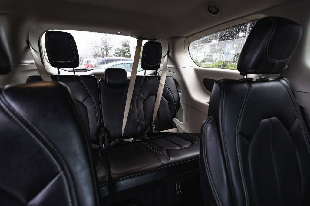 Used 2024 Chrysler Pacifica Touring-L image 36