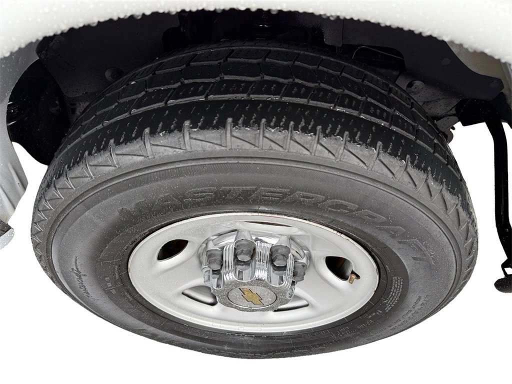 Used 2016 Chevrolet Express 3500 Extended image 9