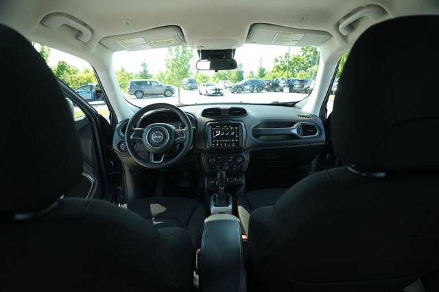 Used 2022 Jeep Renegade Latitude AWD/4WD image 24
