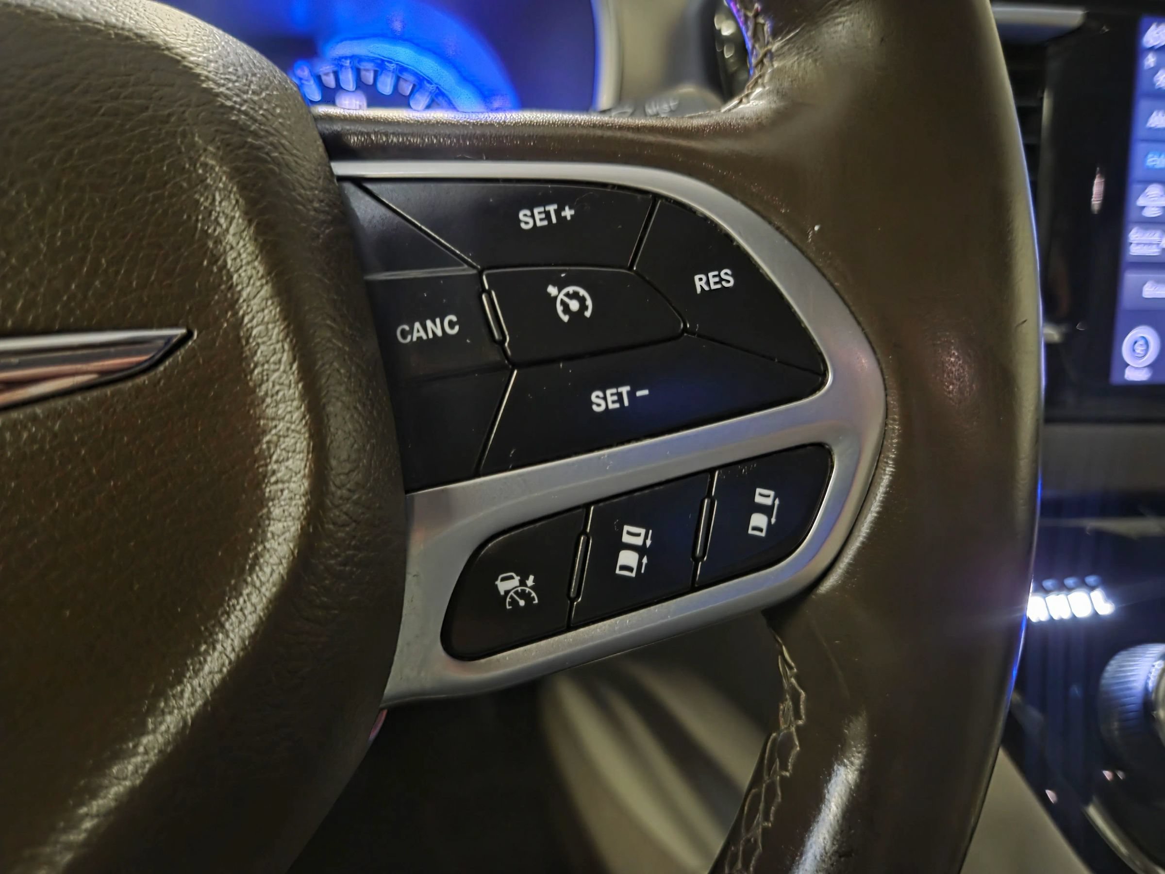 Used 2018 Chrysler Pacifica Touring-L Plus FWD image 20