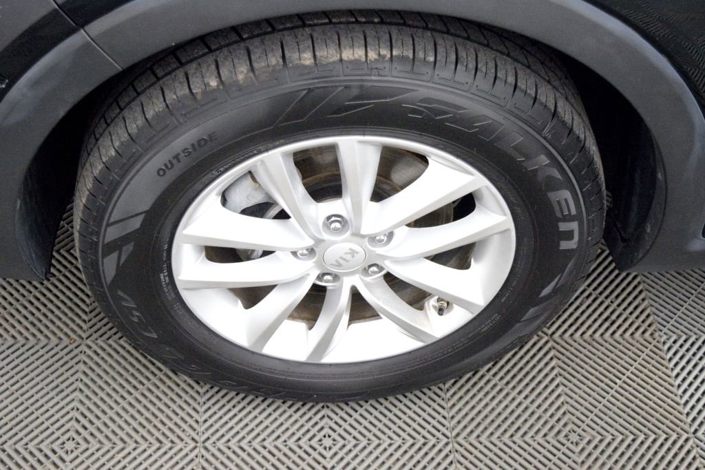 Used 2016 Kia Sorento LX image 21