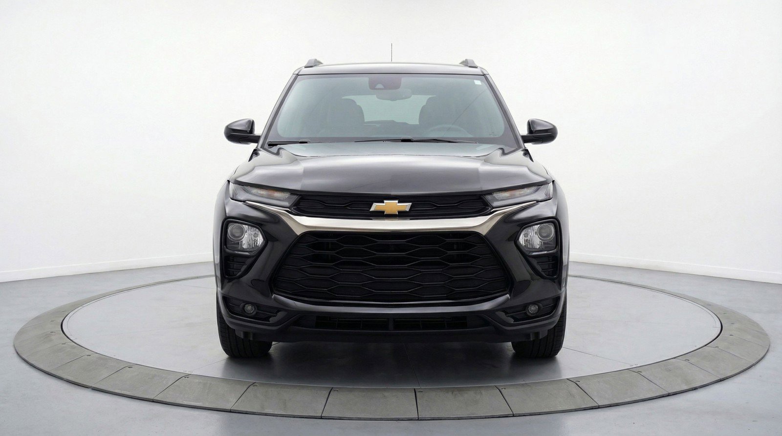 Used 2025 Chevrolet TrailBlazer LT image 2