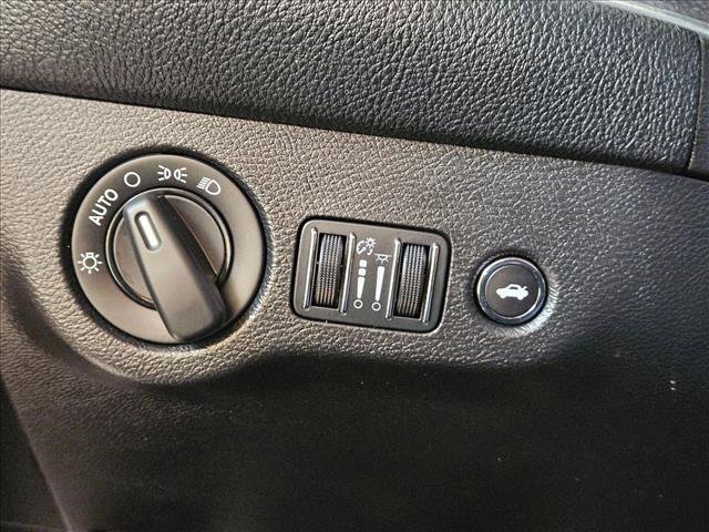 Used 2016 Dodge Challenger SRT Hellcat image 10