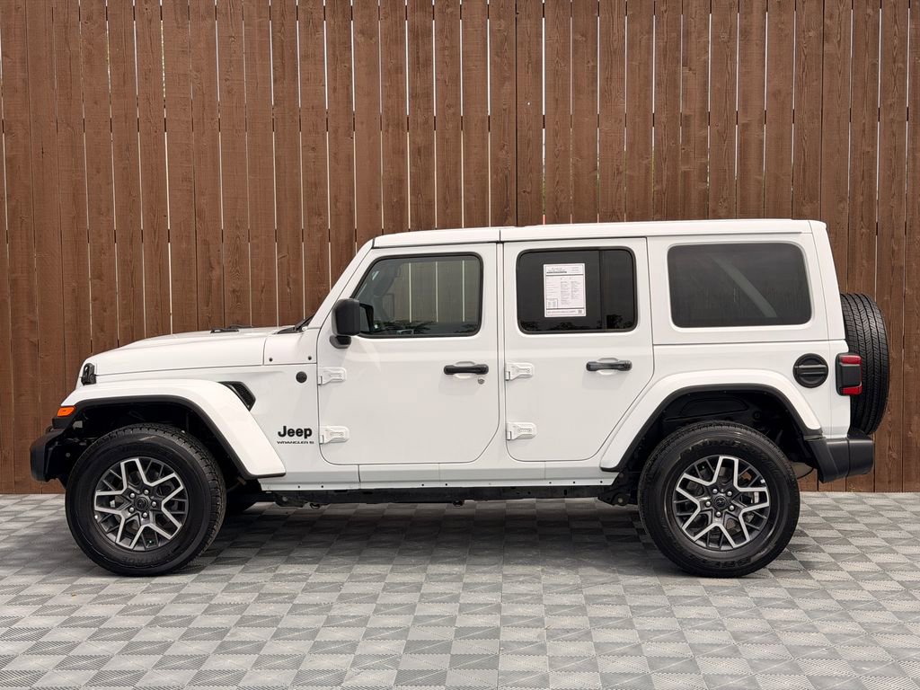 Used 2025 Jeep Wrangler Unlimited Sahara AWD/4WD image 15