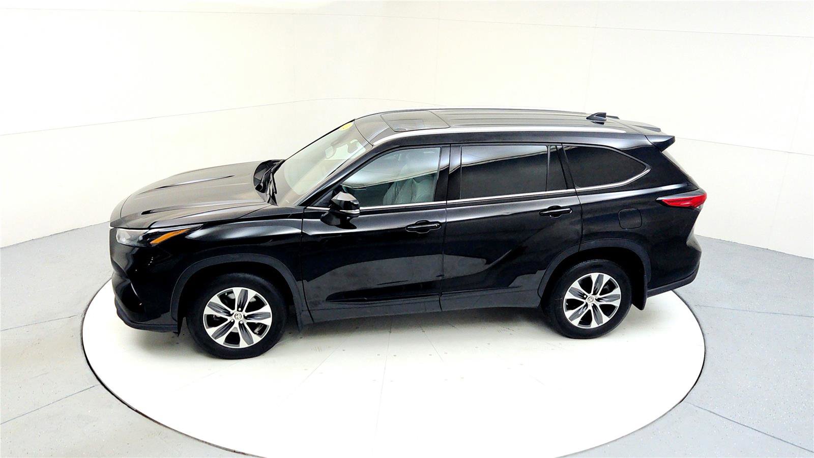 Certified 2022 Toyota Highlander XLE image 15