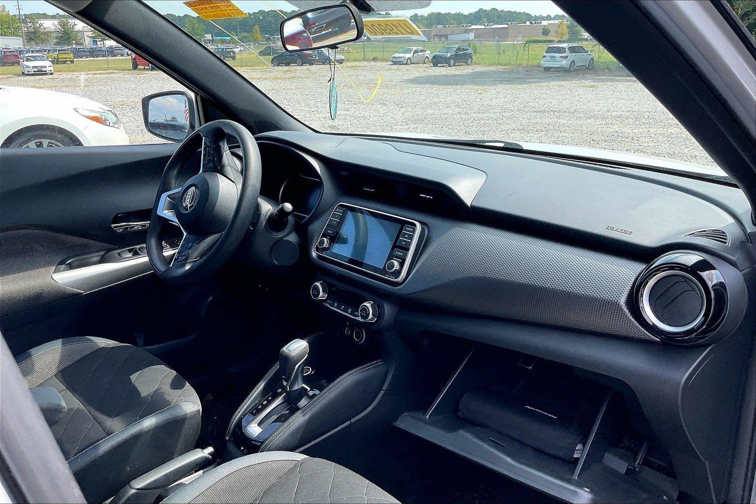 Certified 2019 Nissan Kicks SV FWD image 6
