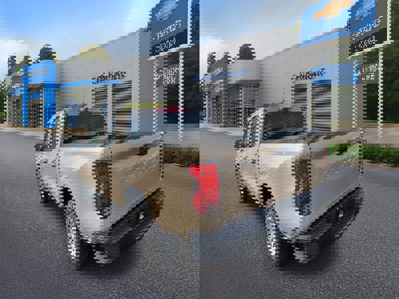 Used 2024 Chevrolet Colorado W/T image 5