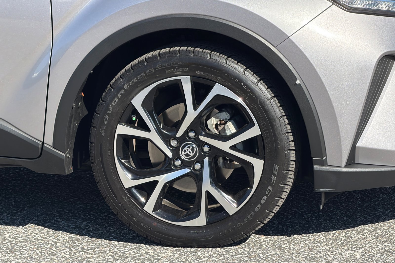 Used 2020 Toyota C-HR XLE FWD image 36