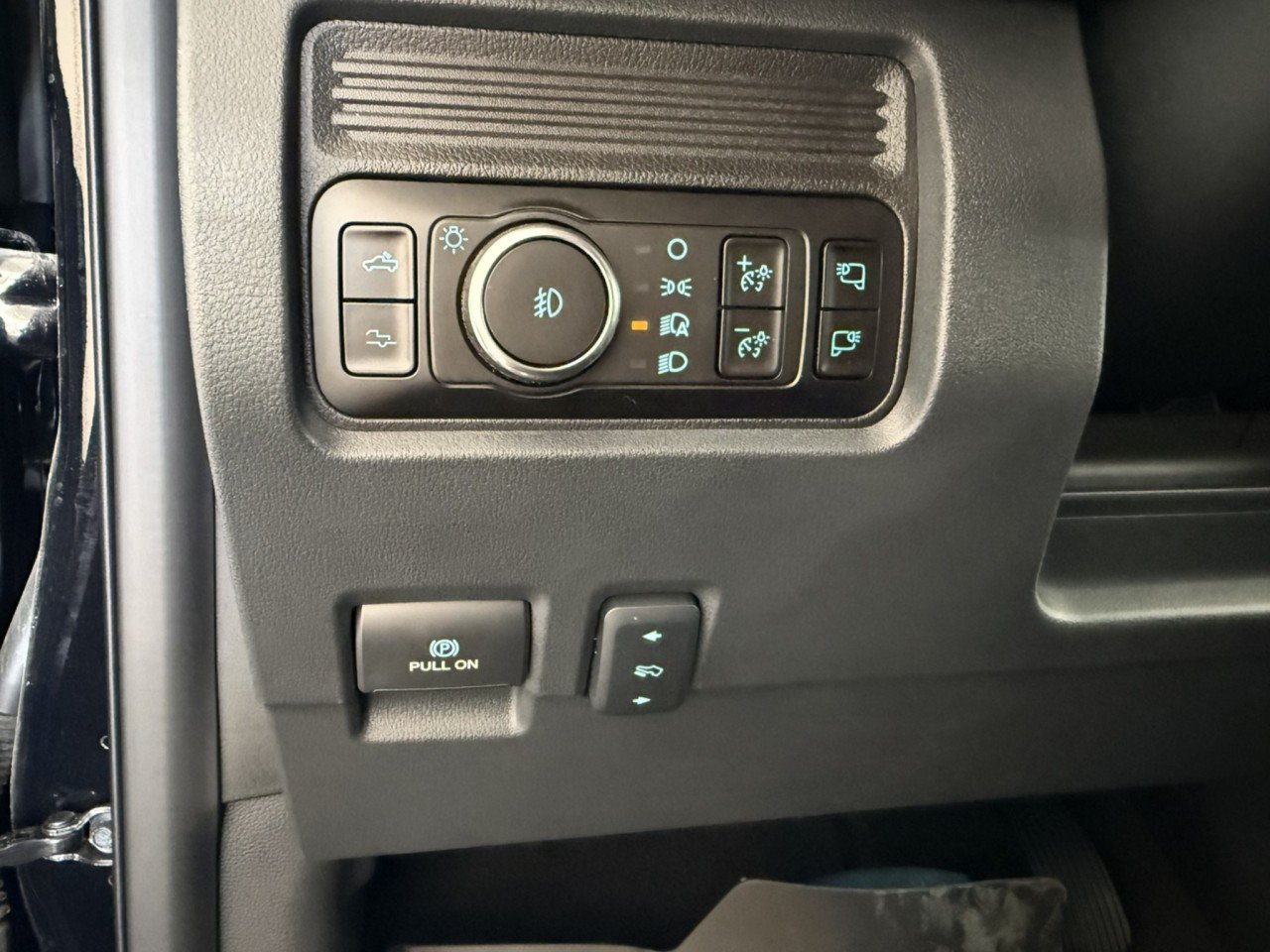 Certified 2025 Ford F250 Platinum AWD/4WD image 23