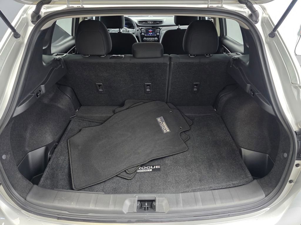 Used 2021 Nissan Rogue Sport S image 15