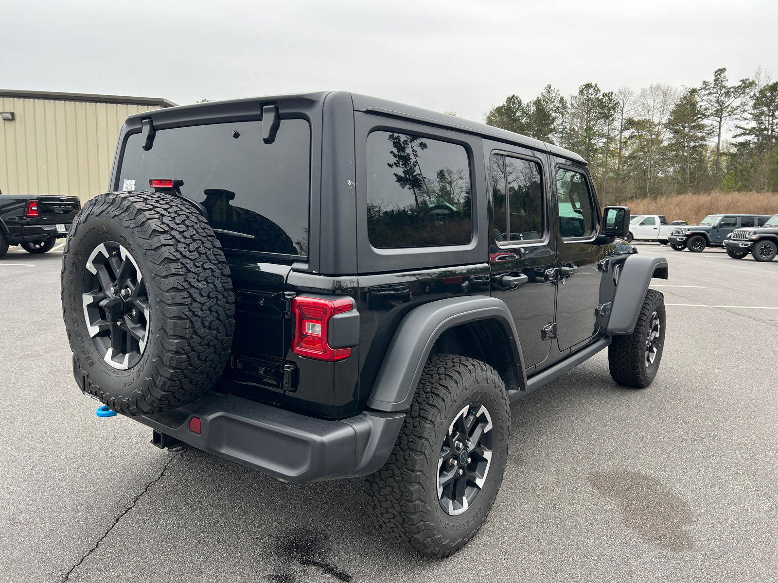 Used 2025 Jeep Wrangler Unlimited Rubicon 4xe w/ Convenience Group image 5