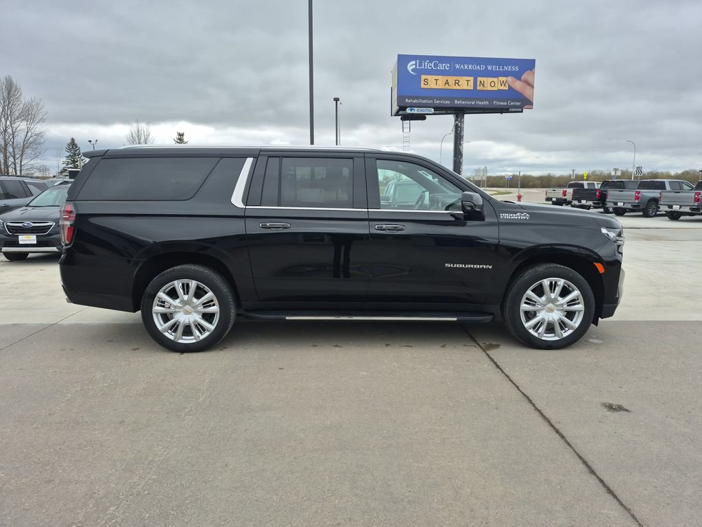 Used 2022 Chevrolet Suburban High Country AWD/4WD image 6