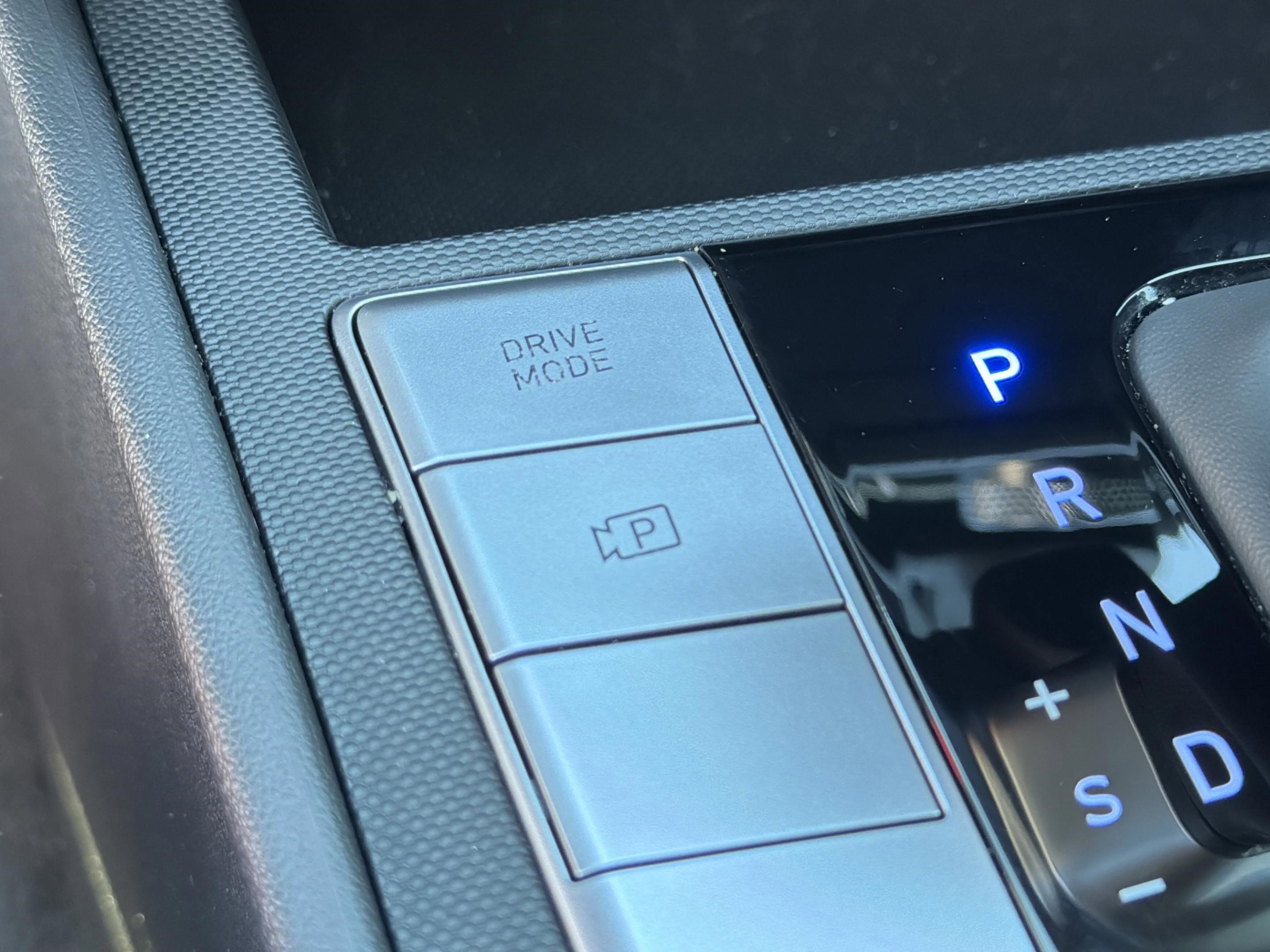 Used 2025 Hyundai Elantra SE image 14