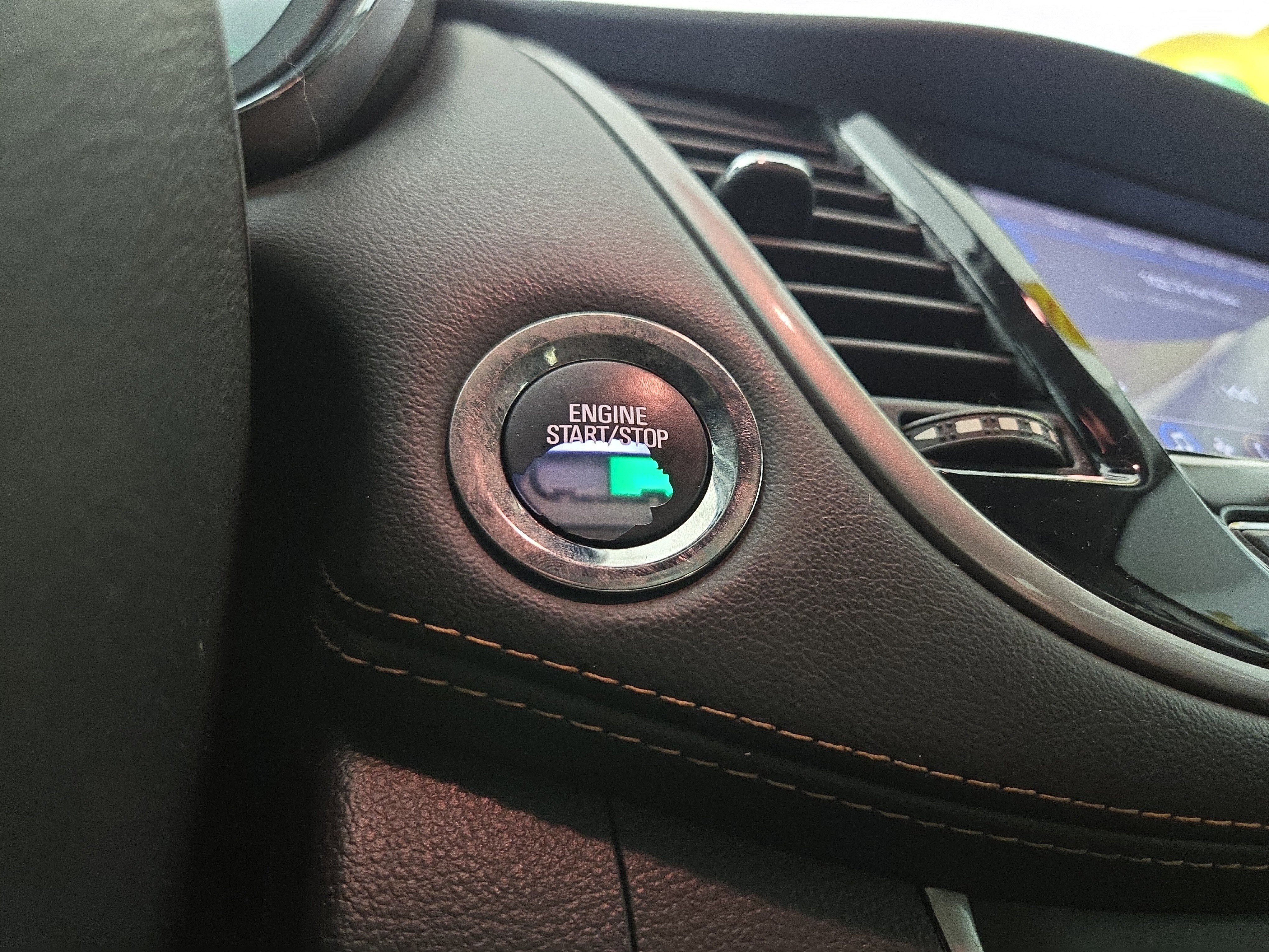 Used 2019 Chevrolet Trax LT w/ LT Convenience Package image 26