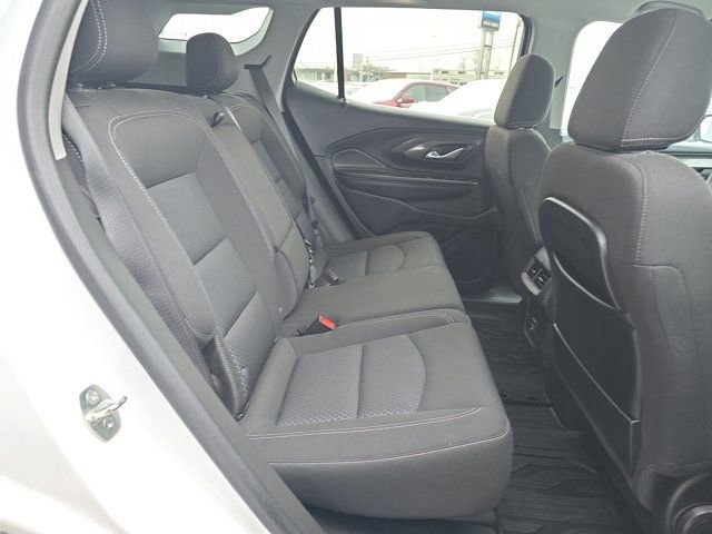 Used 2024 GMC Terrain SLE w/ Driver Convenience Package image 17