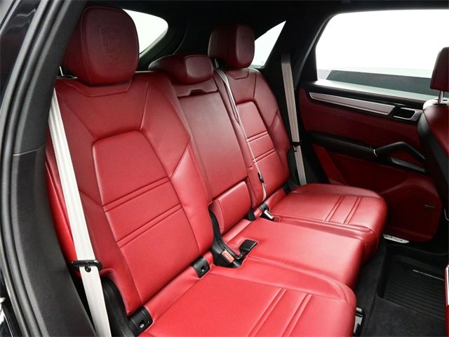 Certified 2023 Porsche Cayenne Platinum Edition image 17