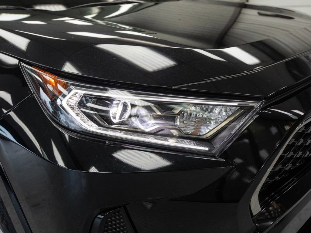 Used 2021 Toyota RAV4 SE image 9