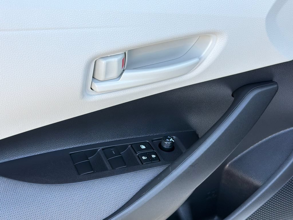 Used 2025 Toyota Corolla LE FWD image 17