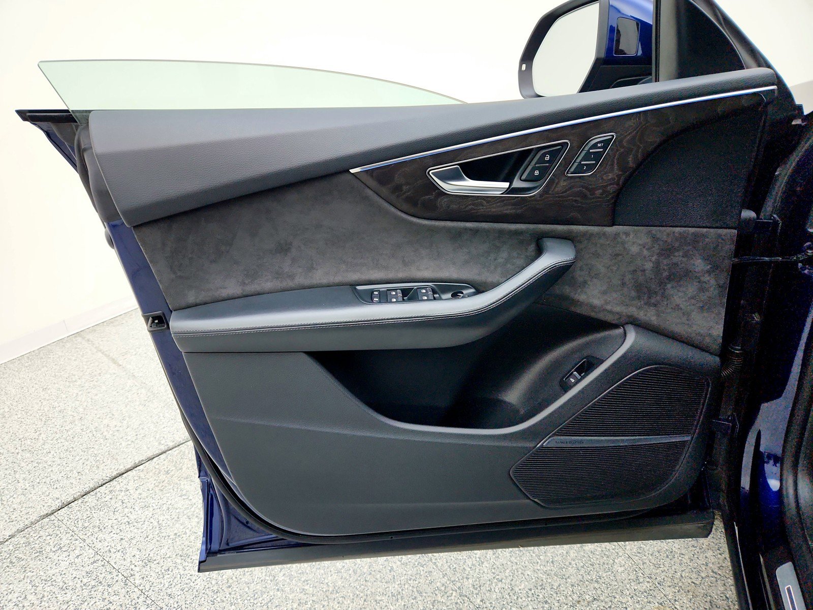 Used 2019 Audi Q8 Prestige w/ Luxury Package image 21