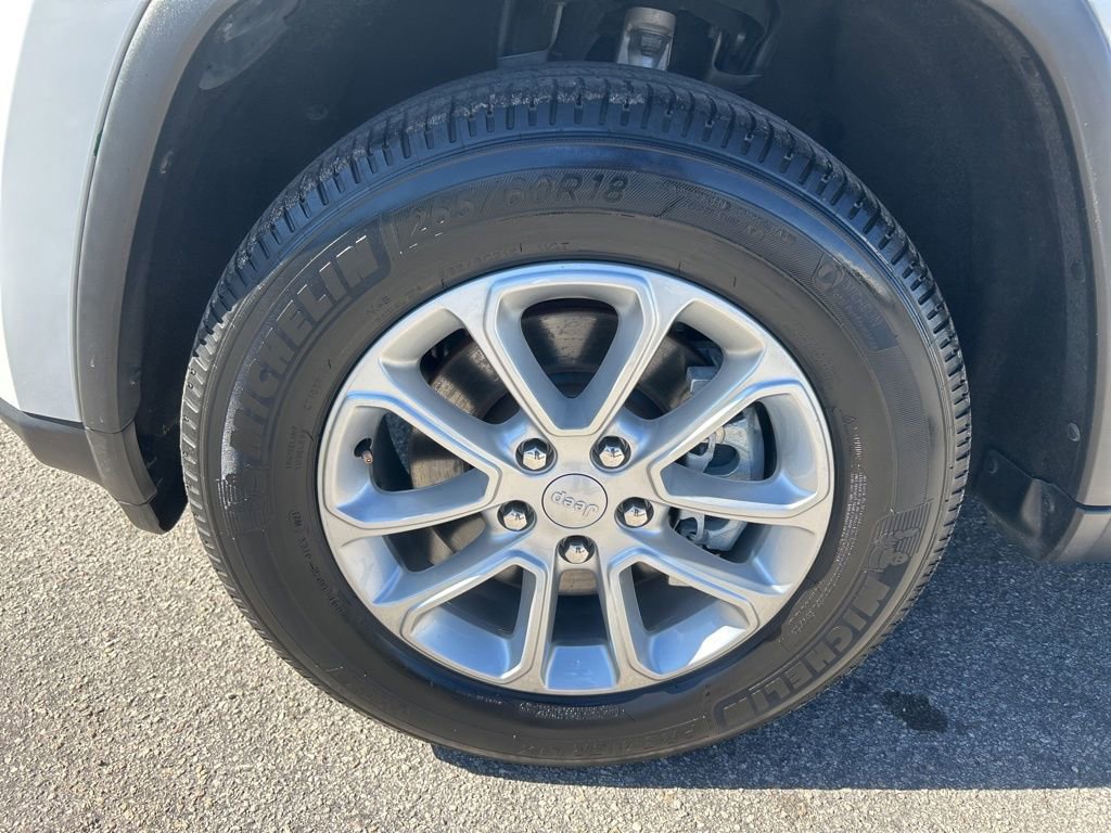 Certified 2021 Jeep Grand Cherokee Laredo X image 17