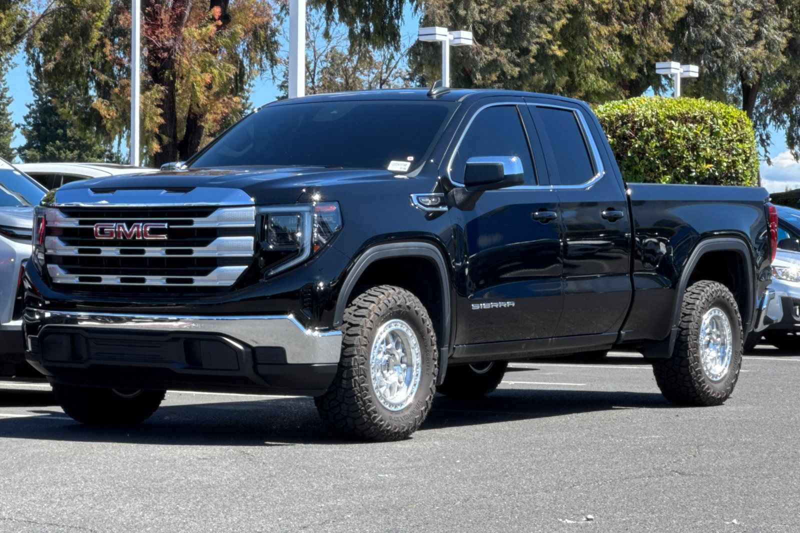 Used 2024 GMC Sierra 1500 SLE RWD image 9