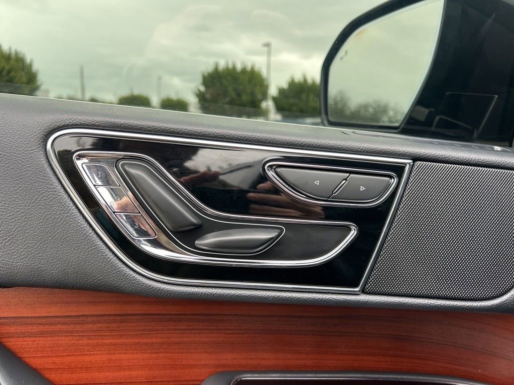 Used 2024 Lincoln Navigator L Premiere image 17