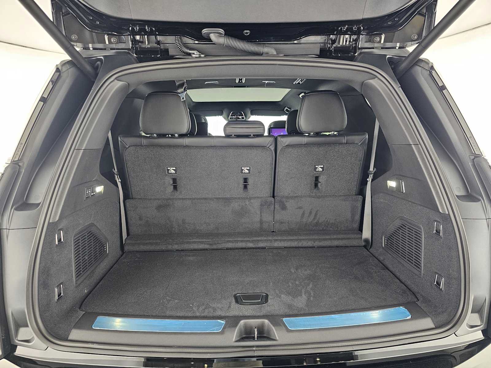 New 2026 Cadillac Escalade IQL Luxury w/ LPO, Radiant Package AWD/4WD image 17