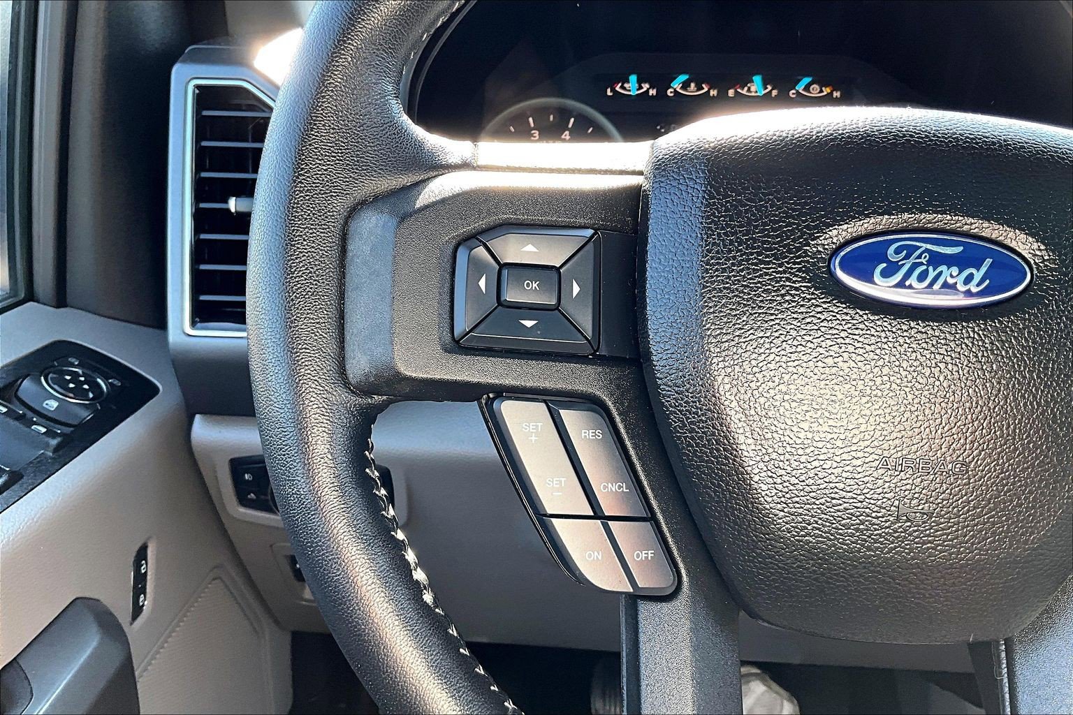 Used 2018 Ford F150 XLT w/ Equipment Group 302A Luxury AWD/4WD image 22