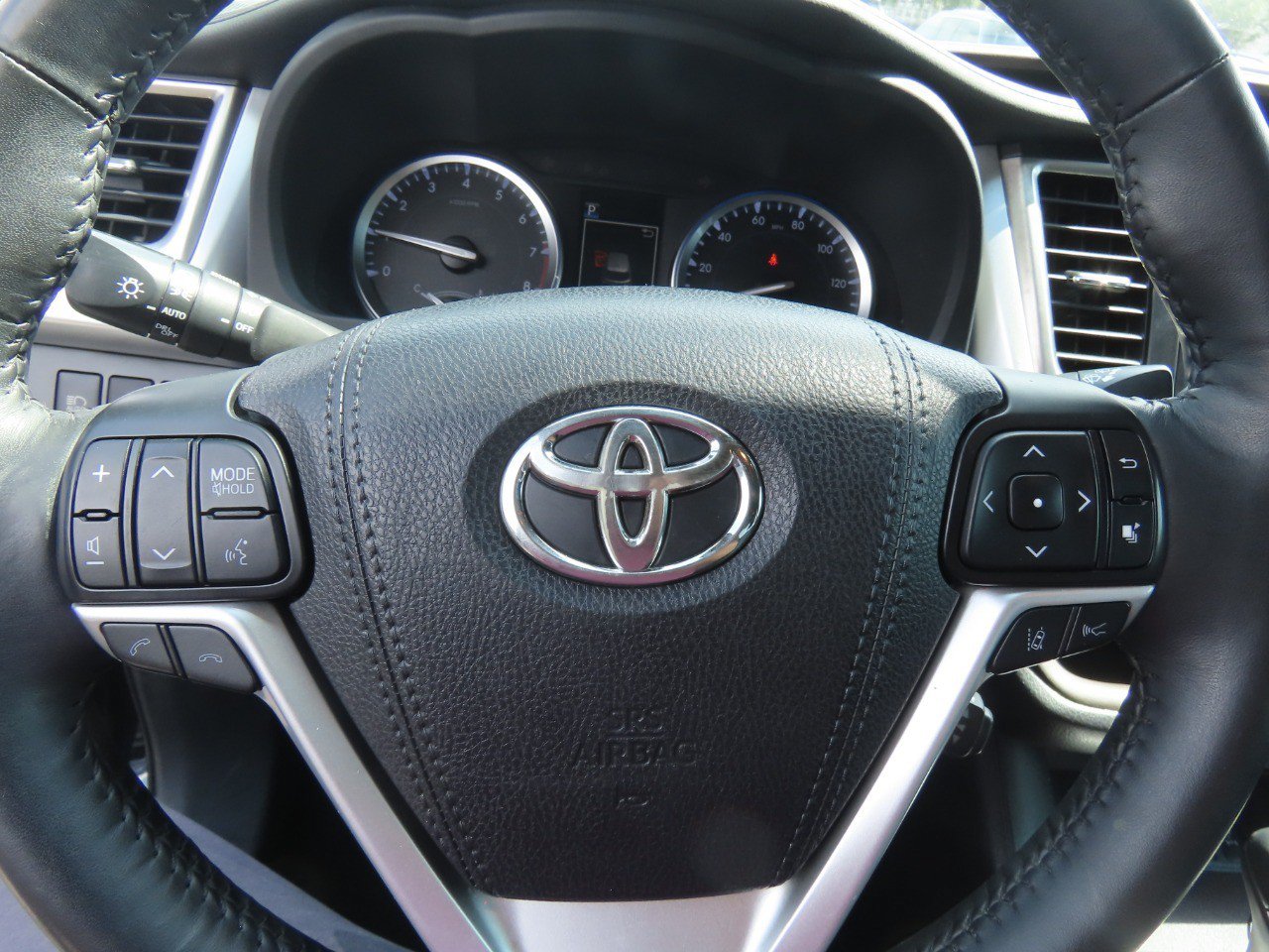 Used 2018 Toyota Highlander Limited Platinum AWD/4WD image 27