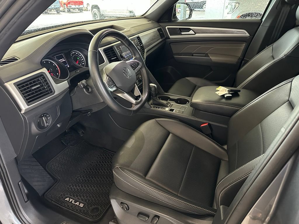 Used 2021 Volkswagen Atlas Cross Sport SE w/ Panoramic Sunroof Package FWD image 11