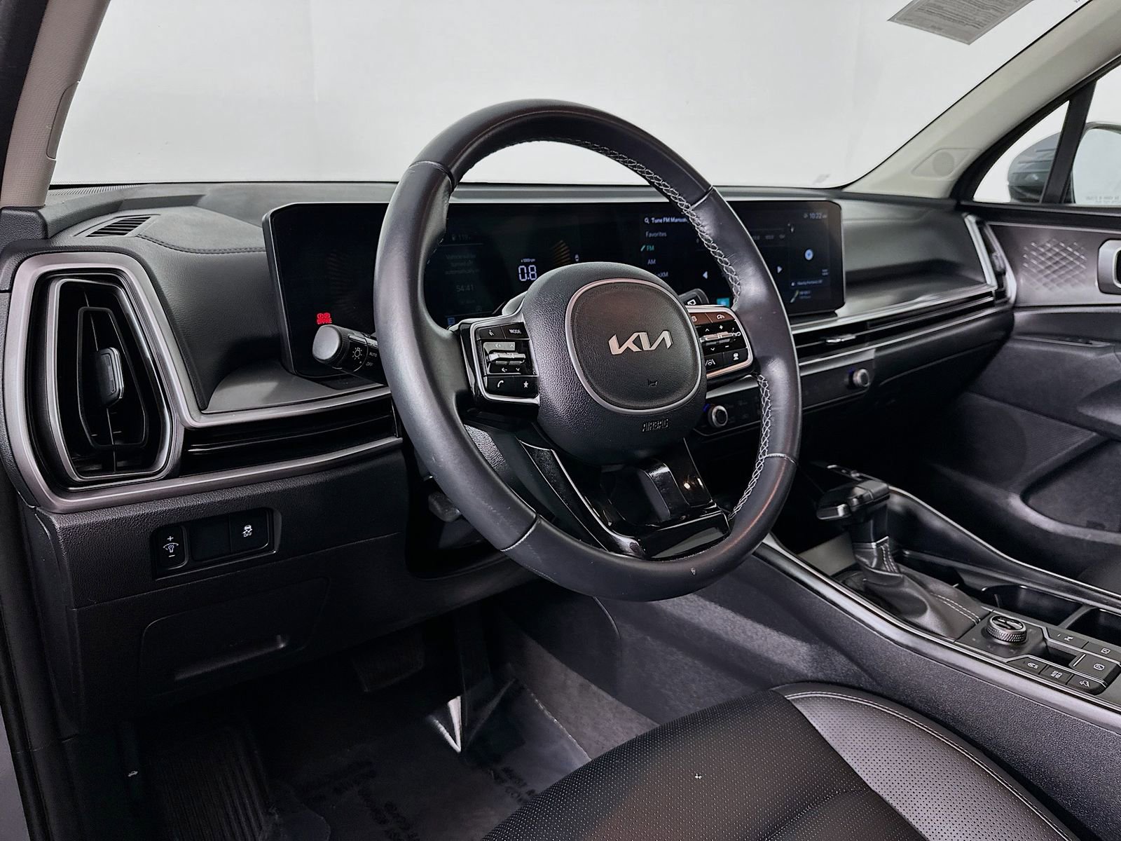 Used 2024 Kia Sorento S image 10