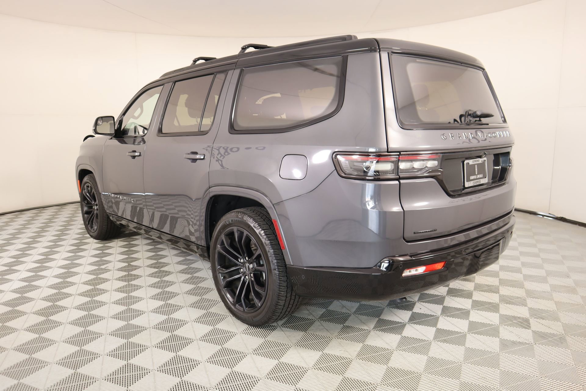 Used 2023 Jeep Grand Wagoneer Series II w/ Quick Order Packagew 28T image 25