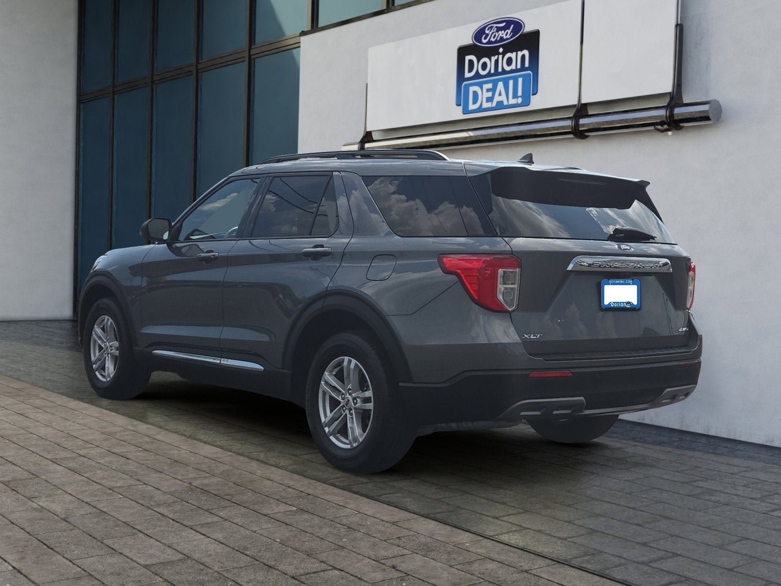 Certified 2022 Ford Explorer XLT w/ Equipment Group 202A image 5