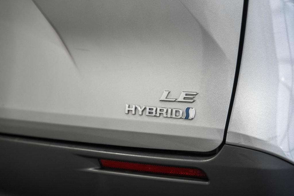 Used 2023 Toyota Sienna LE image 7
