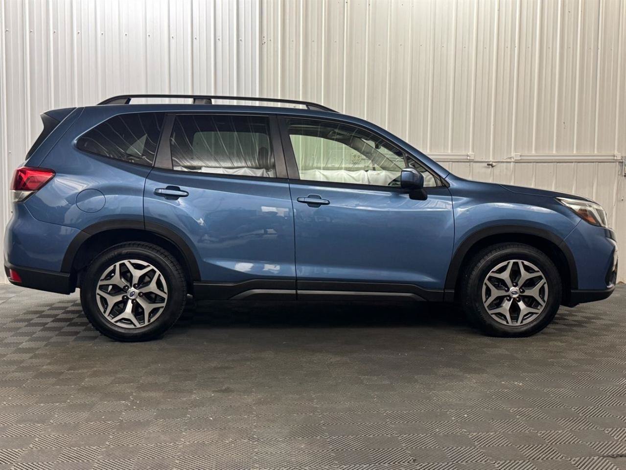 Used 2019 Subaru Forester Premium AWD/4WD image 5